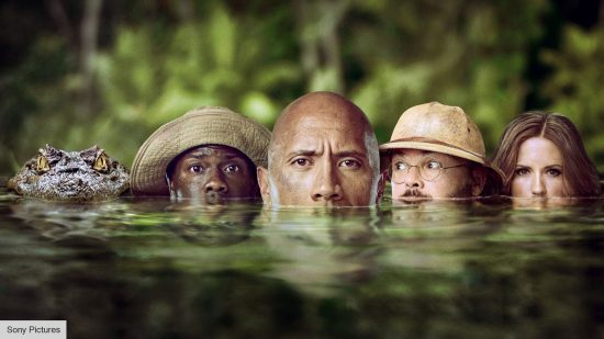 Jumanji 4 Date de sortie: le gang dans une rivière à côté d'un crocodile