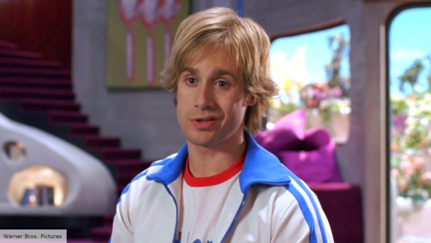 Freddie Prinze Jr played Fred in the 2000s movie Scooby-Doo