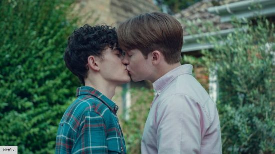 heartstopper season 3 release date: nick and charlie kissing