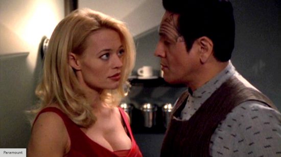 Seven of Nine and Chakotay in Star Trek Voyager