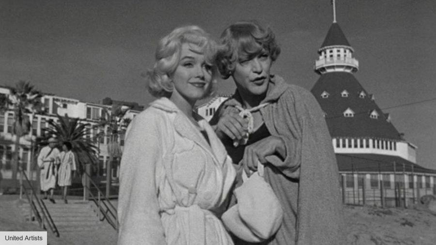 best comedy movies: Marilyn Monroe and the cast of Some Like It Hot