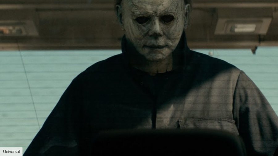 Halloween (2018) retconning the Halloween movies: Michael Myers in Halloween (2018) looking at a car